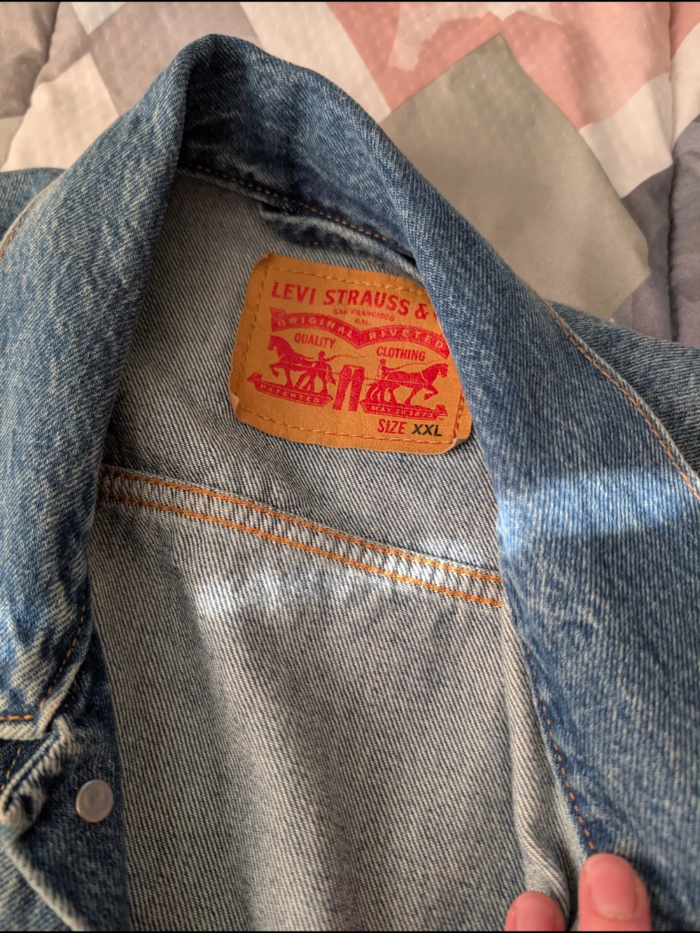 Levis Mens Insect Embroidered Blue Washed Denim Jacket XXL - Picture 2 of 13